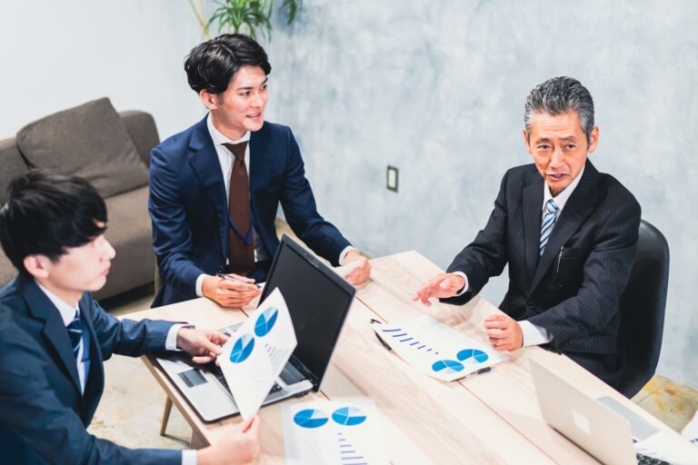財務部と経理部の3つの違い|仕事の内容と効率化する方法を解説 - 税理士による経理代行・外注サービスなら株式会社クラウドソリューション